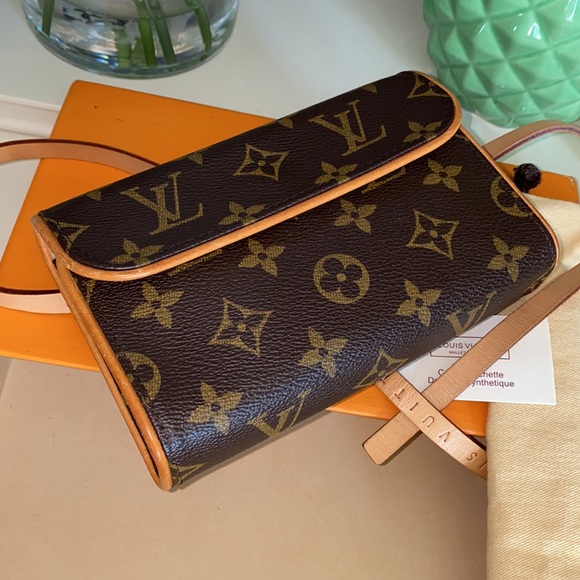 Louis Vuitton Handbags - Authentic Louis Vuitton belt pochette